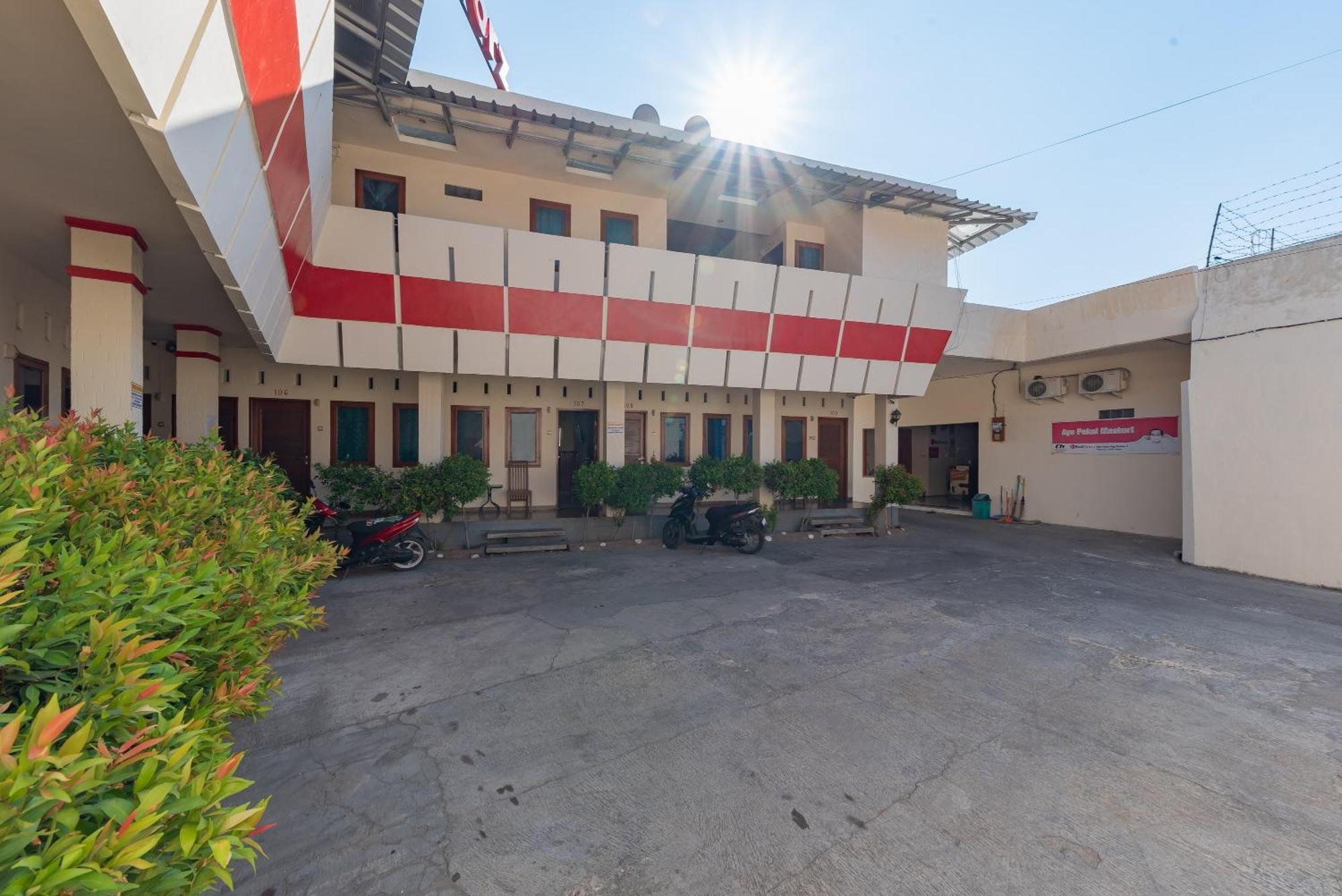 Hotel Reddoorz Near Pasar Pagi 2 By Cassana Cirebon Exterior foto